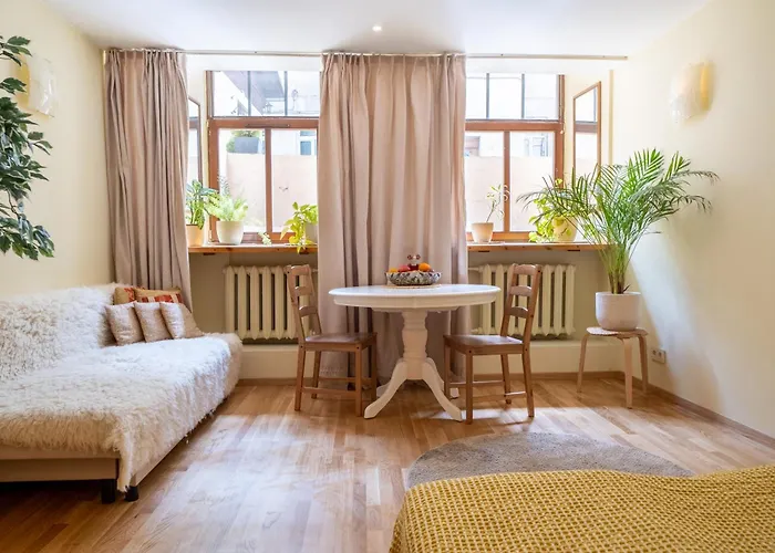 Cozy Suite with Inner Yard