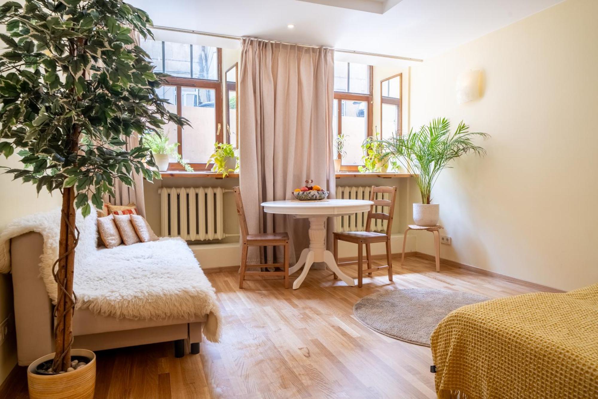 Cozy With Inner Yard Apartament